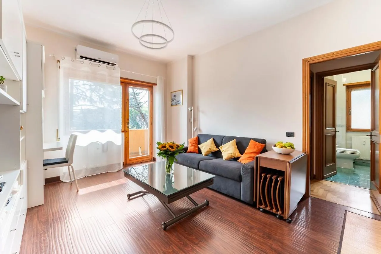 Eashome Eur Mostacciano Bilocale Adiacente Ifo Рим 0*,  Италия