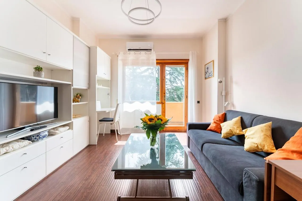 Eashome Eur Mostacciano Bilocale Adiacente Ifo Рим 0*,  Италия